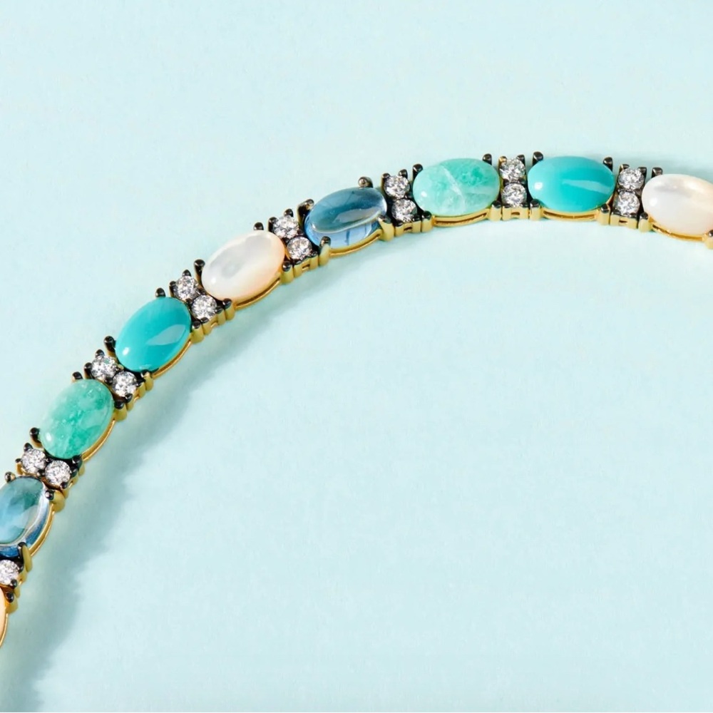 Elegant Gold and Turquoise Bracelet - Picture 2 of 4